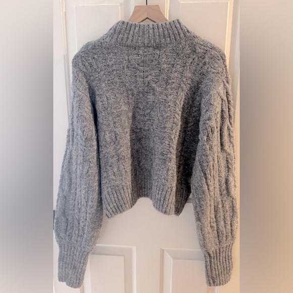 Forever 21 Cable Knit Cropped Sweater - Picture 3 of 5